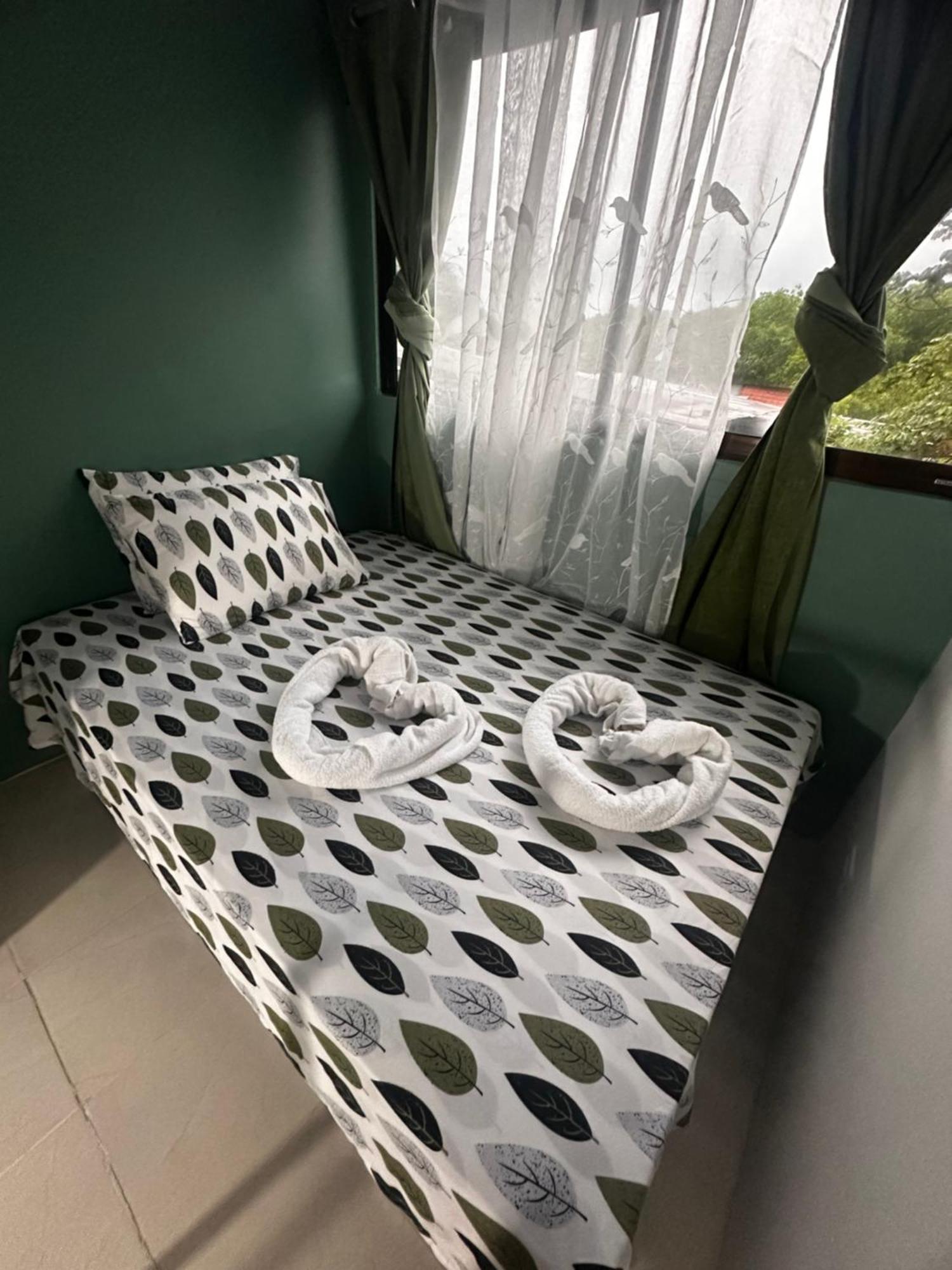 The Jungle Container Bed & Breakfast Quepos Eksteriør bilde